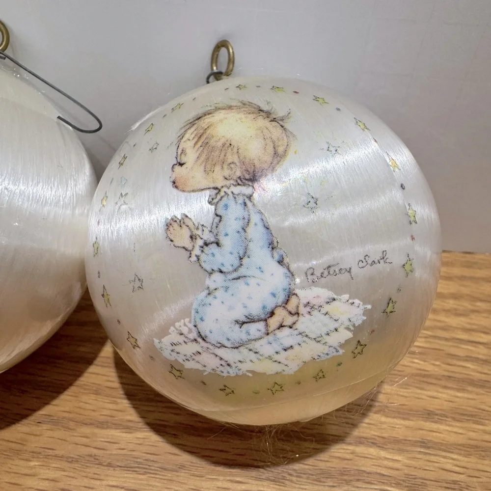 Vintage hallmark Ornament bulbs dated 1974, 1975, 1976